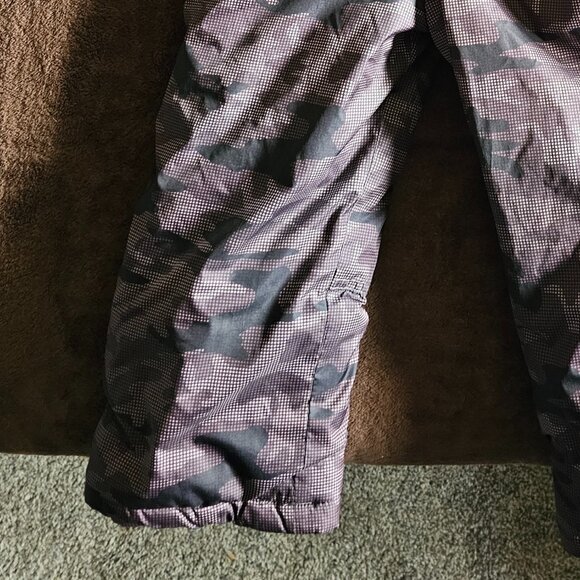 iXtreme Boys Snowsuit Size 4 – Black/Red Jacket & Gray Camo Bib Set - Picture 9 of 9